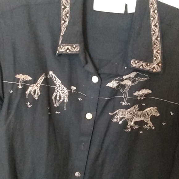 Really Cute BLK animal top - Picture 2 of 7